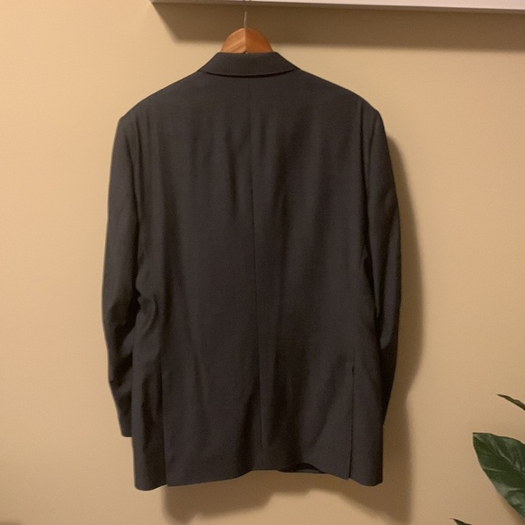 Italian made mens suit only worn once. - Picture 6 of 9